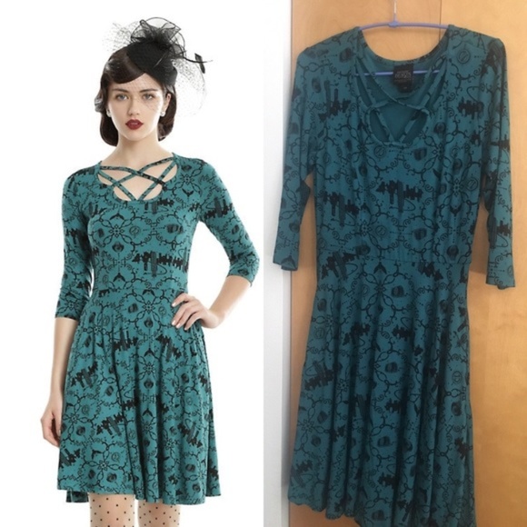 Hot Topic Dresses & Skirts - FANTASTIC BEASTS STRAPPY EMERALD DRESS SEE SIZING